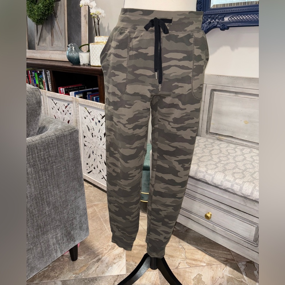 Zyia Camo Joggers